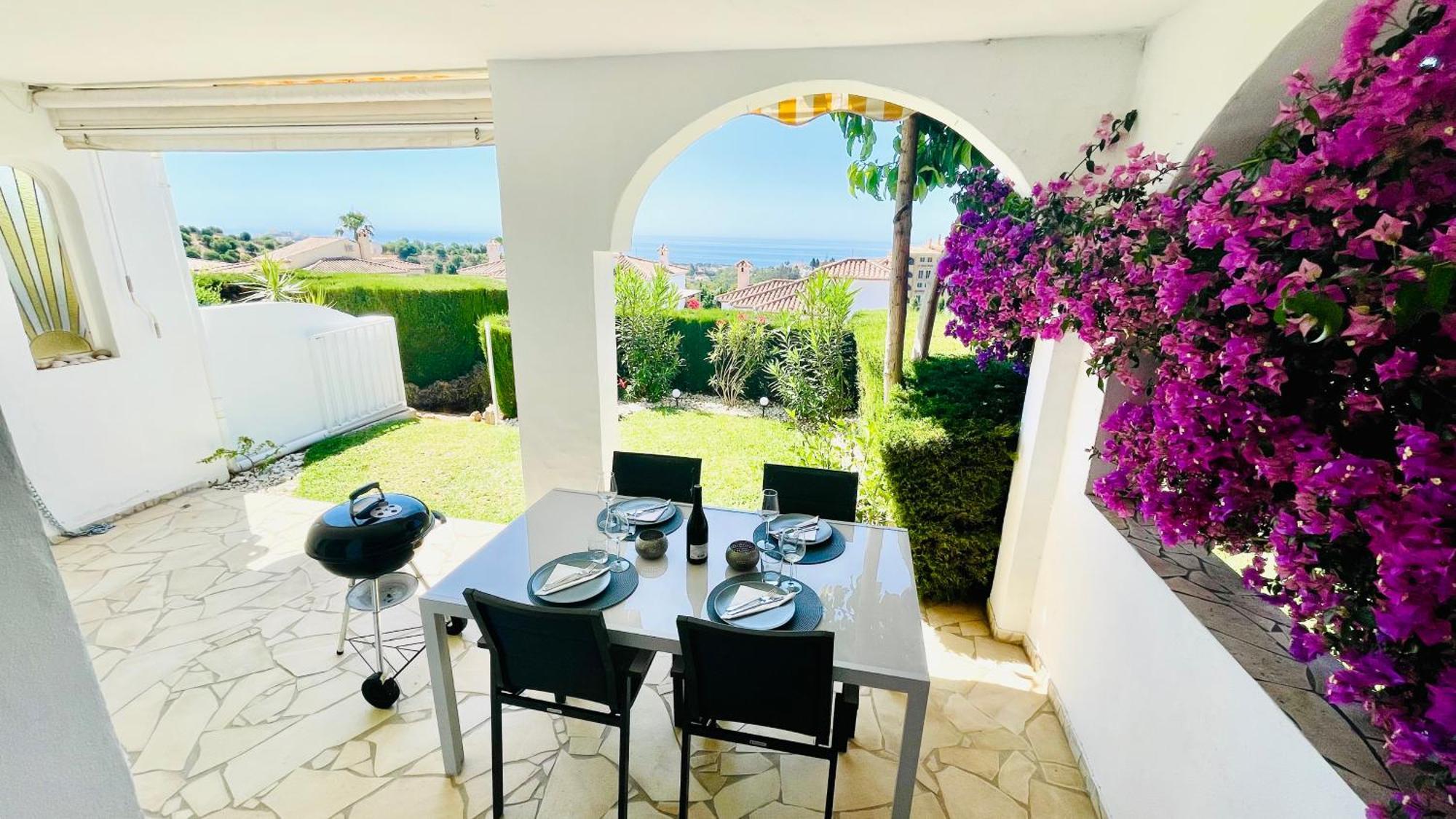 Modern Garden Apartment With A Fantastic Sea View And A Private Garden Sitio de Calahonda Екстериор снимка